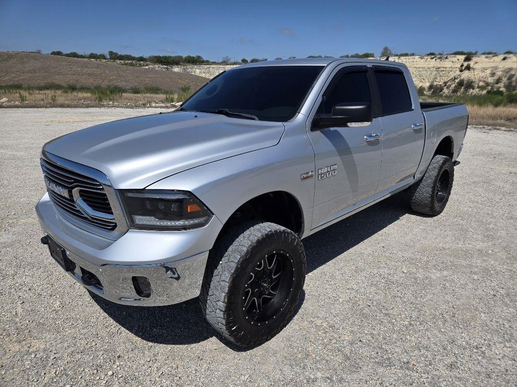 RAM 1500 SLT Crew Cab SWB 4WD 2017