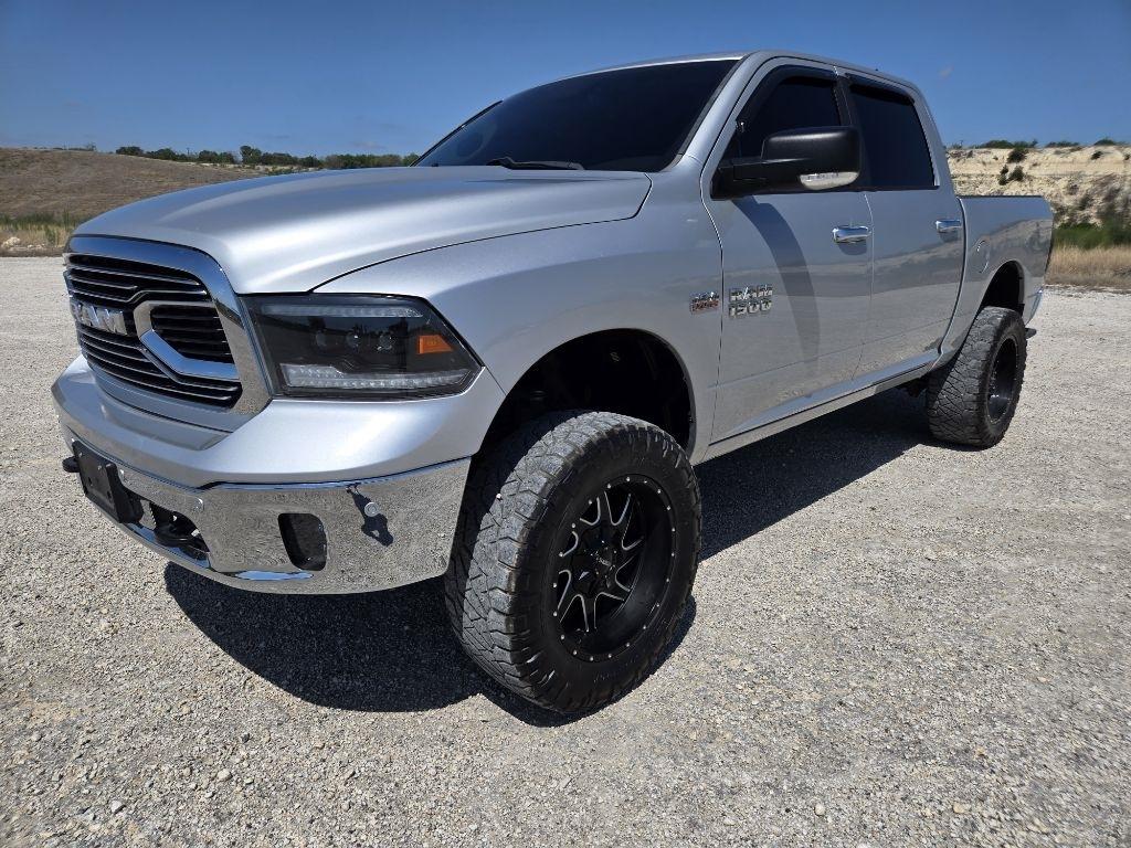 RAM 1500 SLT Crew Cab SWB 4WD 2017