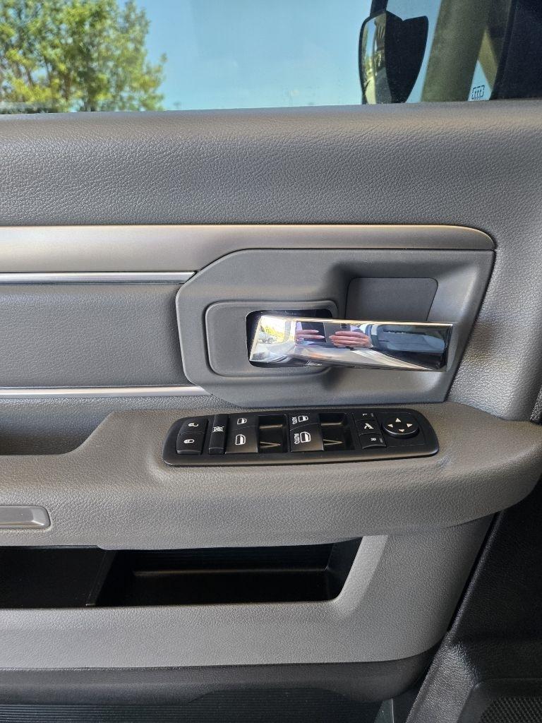 RAM 1500 SLT Crew Cab SWB 4WD 2017