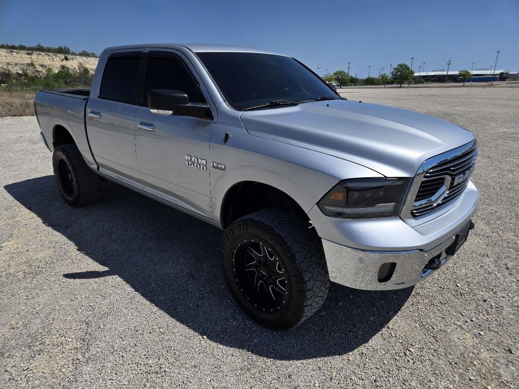 RAM 1500 SLT Crew Cab SWB 4WD 2017