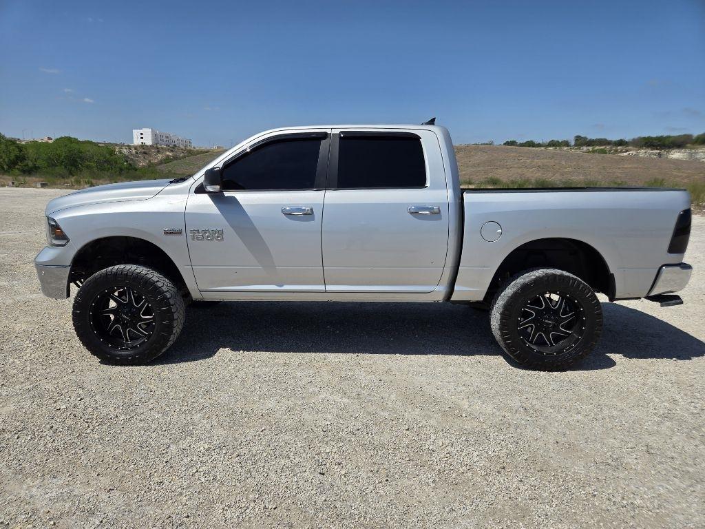 RAM 1500 SLT Crew Cab SWB 4WD 2017