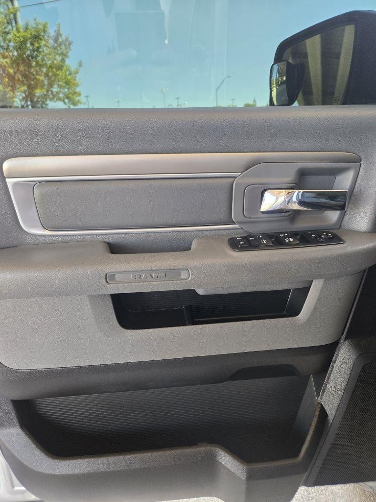 RAM 1500 SLT Crew Cab SWB 4WD 2017