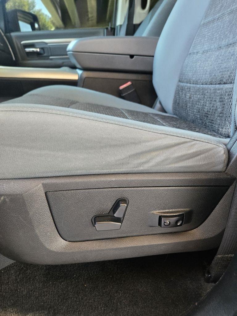 RAM 1500 SLT Crew Cab SWB 4WD 2017