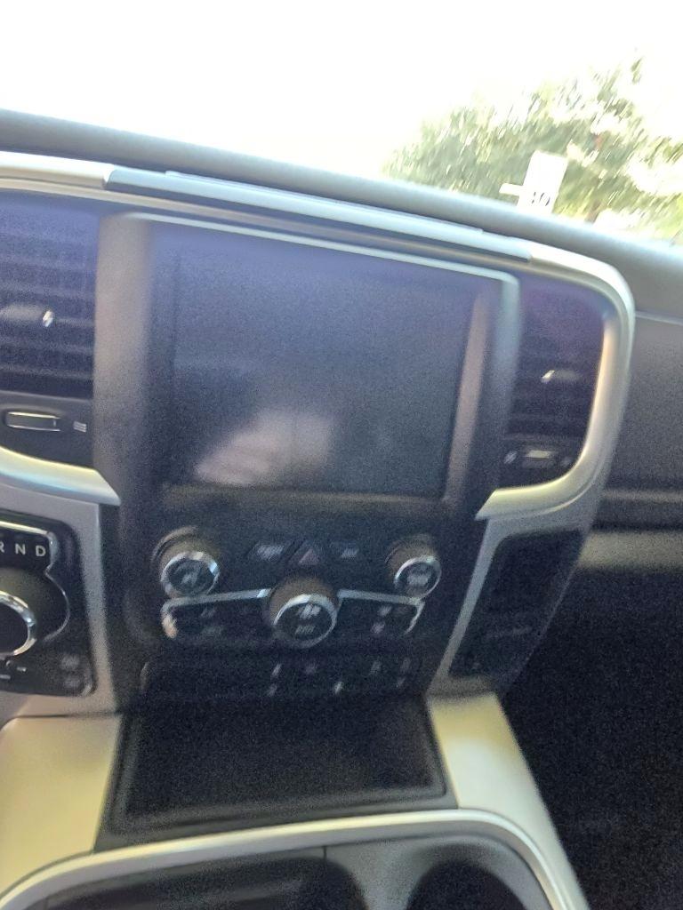 RAM 1500 SLT Crew Cab SWB 4WD 2017