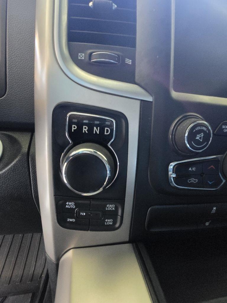 RAM 1500 SLT Crew Cab SWB 4WD 2017