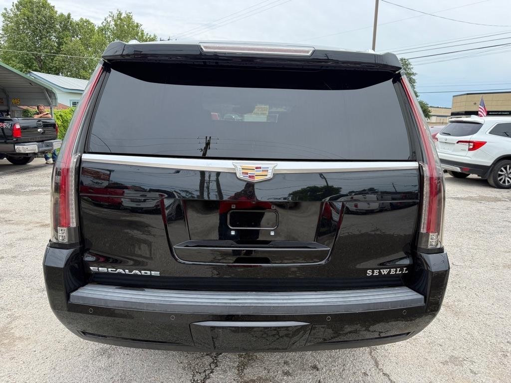 Cadillac Escalade Luxury 2WD 2016