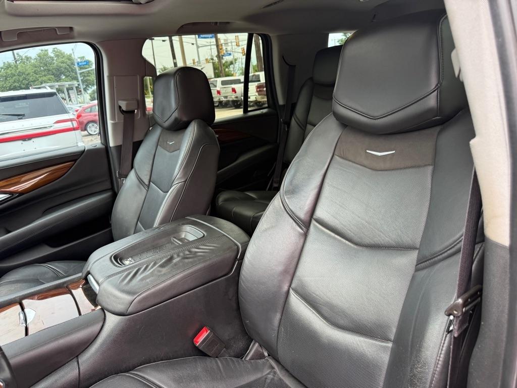 Cadillac Escalade Luxury 2WD 2016