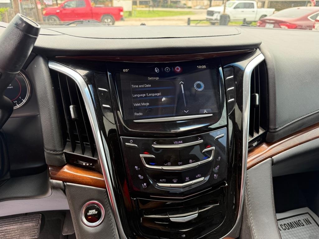 Cadillac Escalade Luxury 2WD 2016