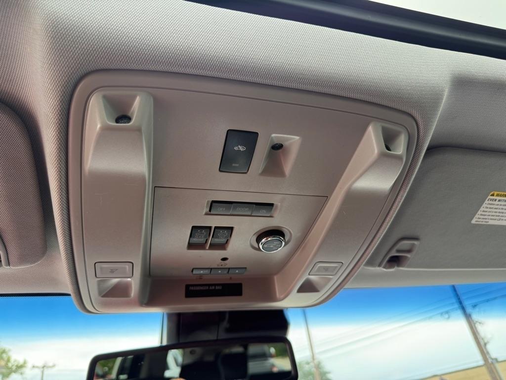 Cadillac Escalade Luxury 2WD 2016