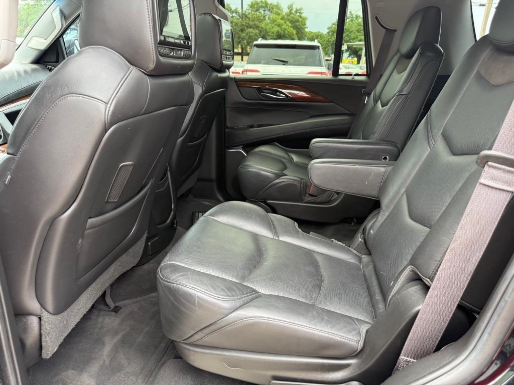 Cadillac Escalade Luxury 2WD 2016
