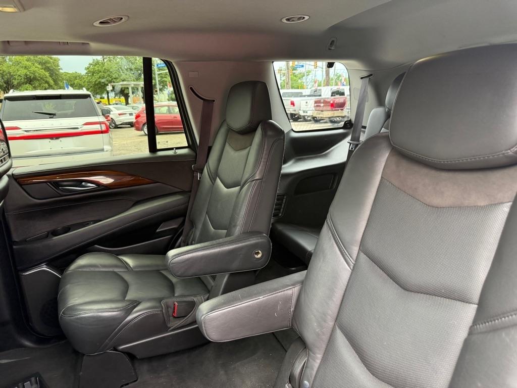 Cadillac Escalade Luxury 2WD 2016