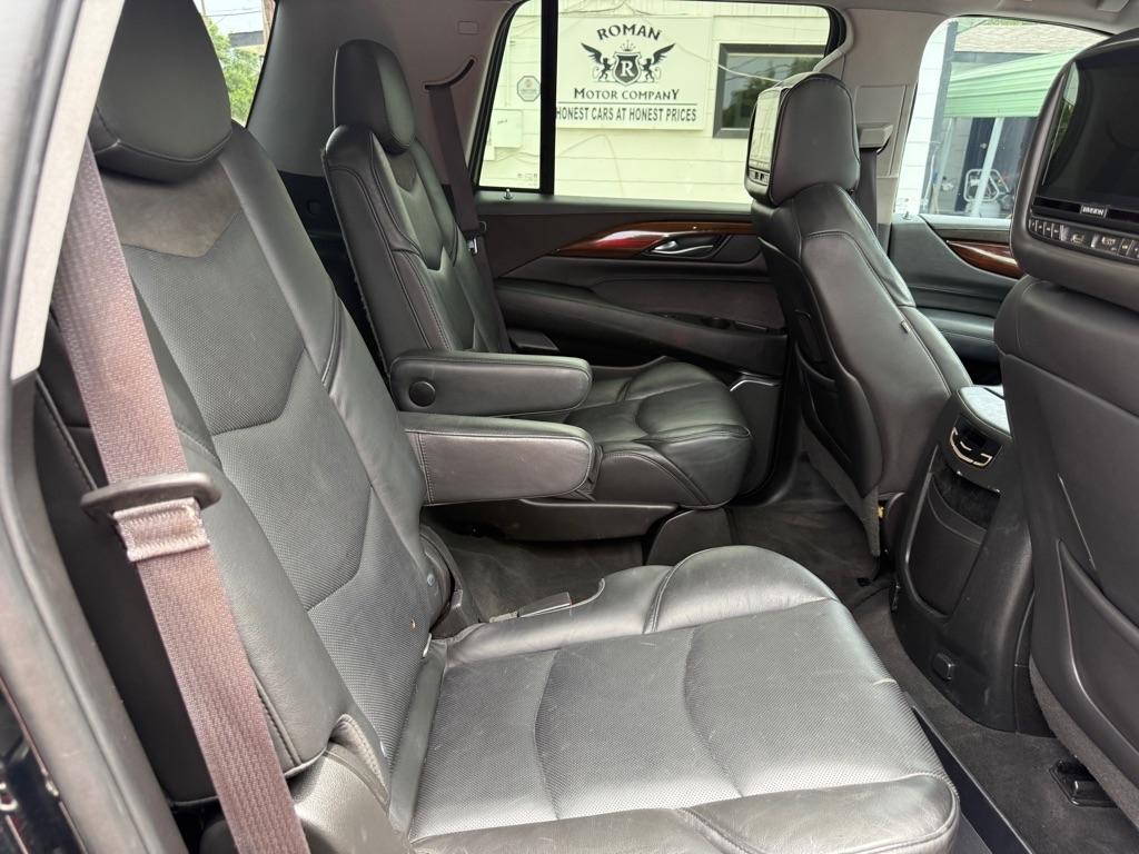Cadillac Escalade Luxury 2WD 2016