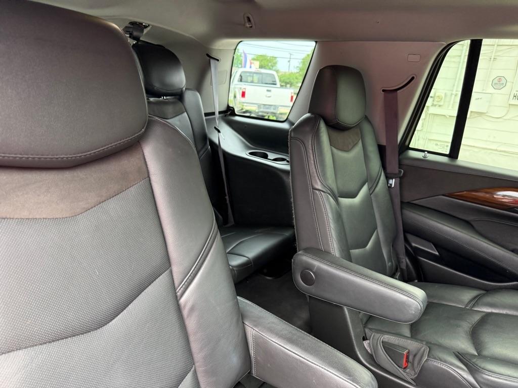 Cadillac Escalade Luxury 2WD 2016