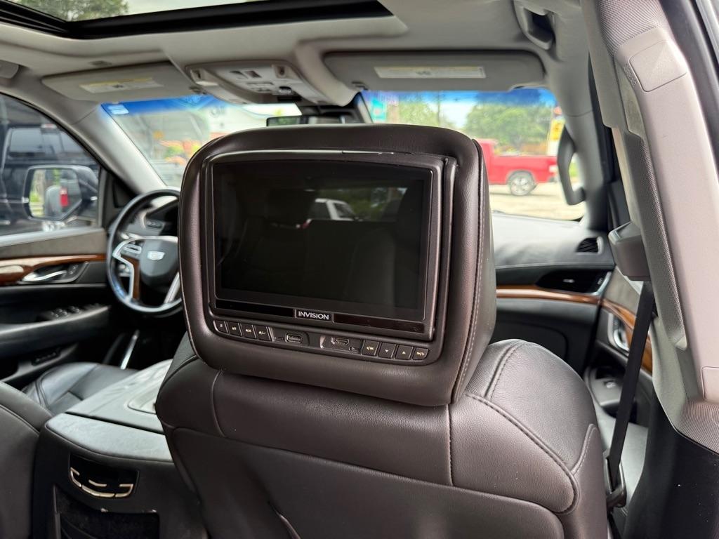 Cadillac Escalade Luxury 2WD 2016