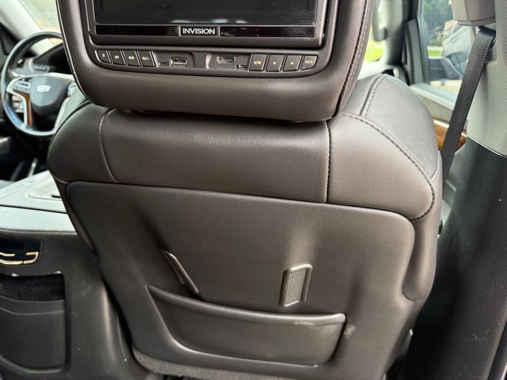 Cadillac Escalade Luxury 2WD 2016