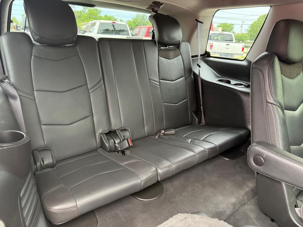Cadillac Escalade Luxury 2WD 2016