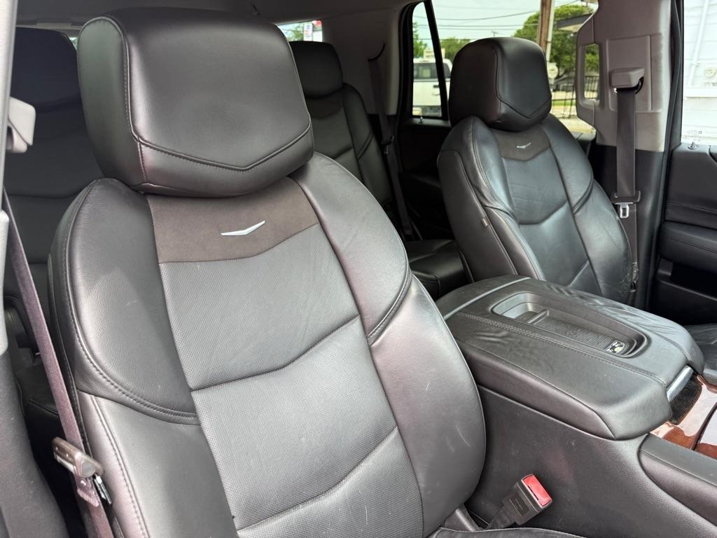 Cadillac Escalade Luxury 2WD 2016