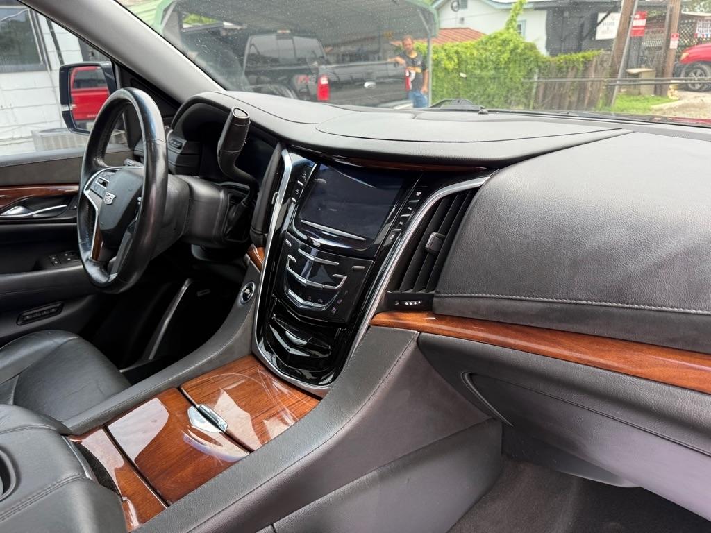 Cadillac Escalade Luxury 2WD 2016
