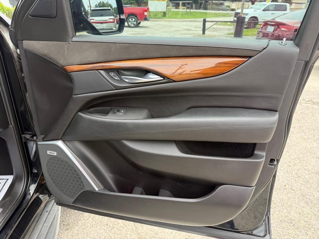 Cadillac Escalade Luxury 2WD 2016