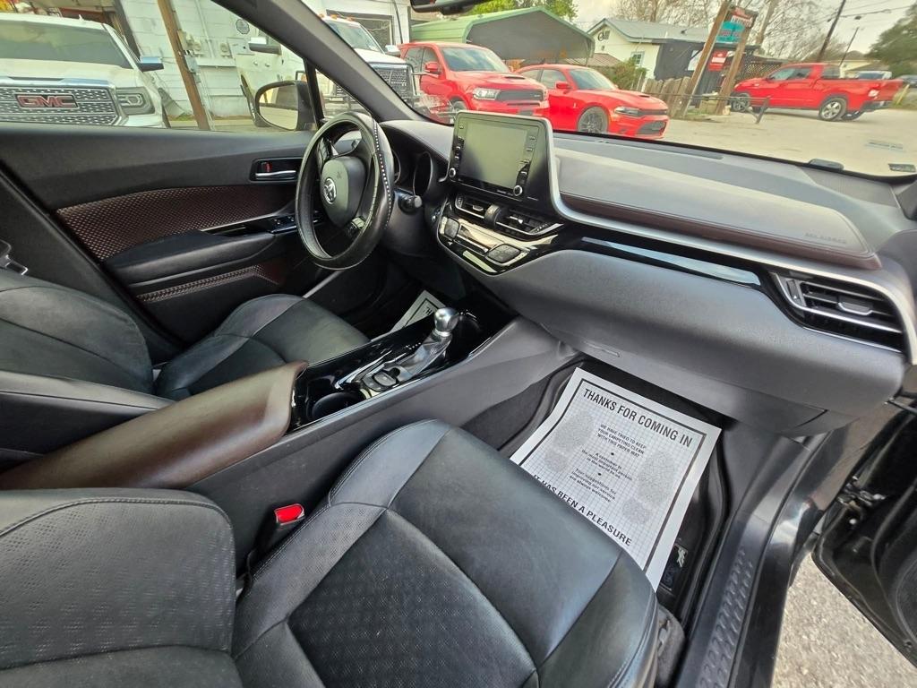 Toyota C-HR XLE 2019