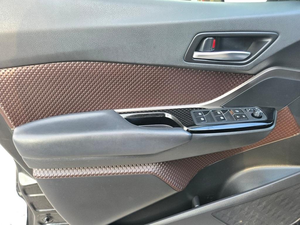 Toyota C-HR XLE 2019