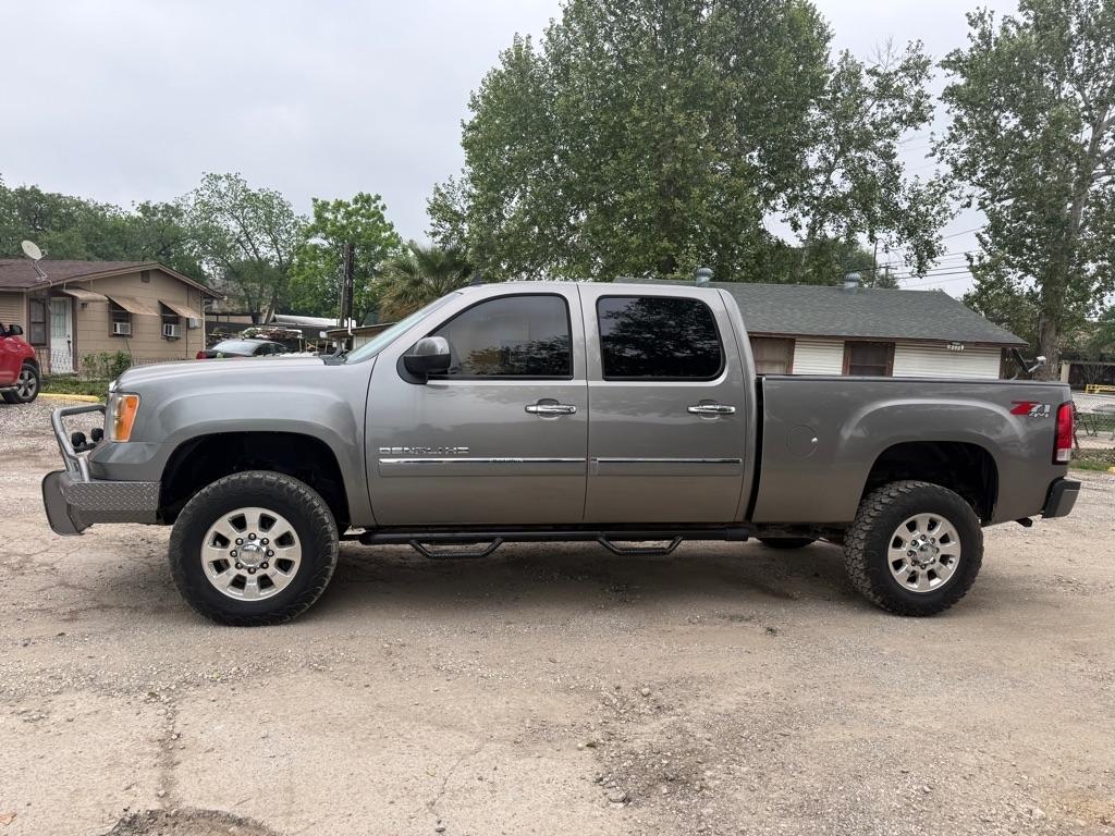 GMC Sierra 2500HD Denali Crew Cab 4WD 2013