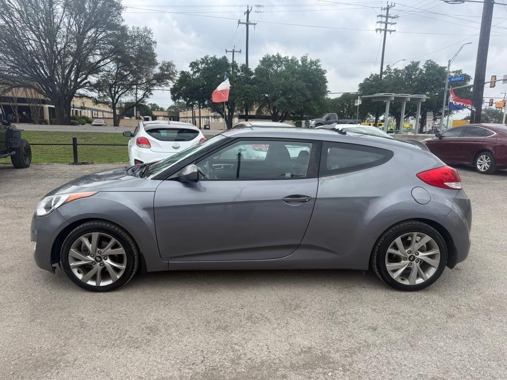 Hyundai Veloster Base 6MT 2017