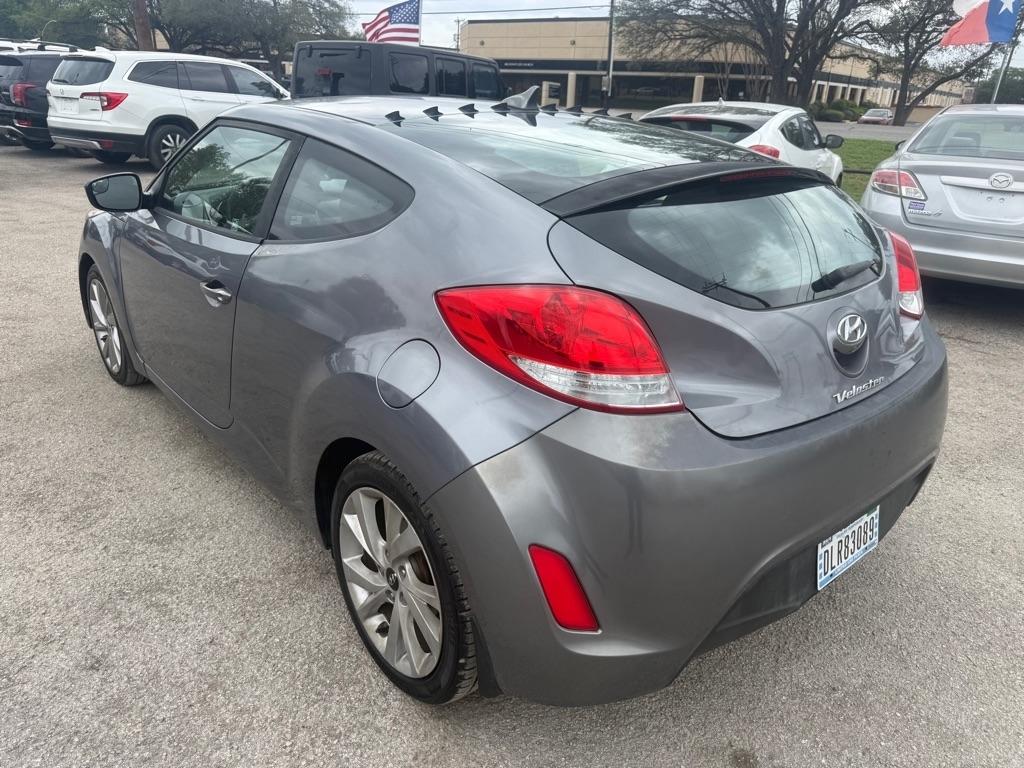 Hyundai Veloster Base 6MT 2017