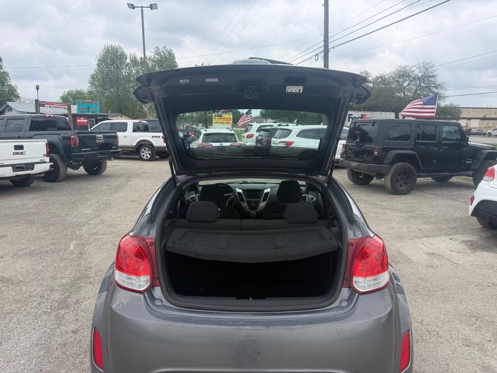 Hyundai Veloster Base 6MT 2017