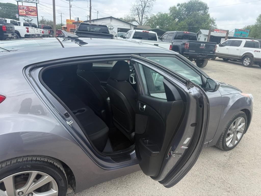 Hyundai Veloster Base 6MT 2017