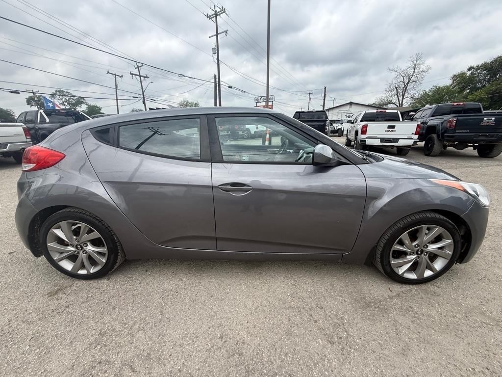 Hyundai Veloster Base 6MT 2017
