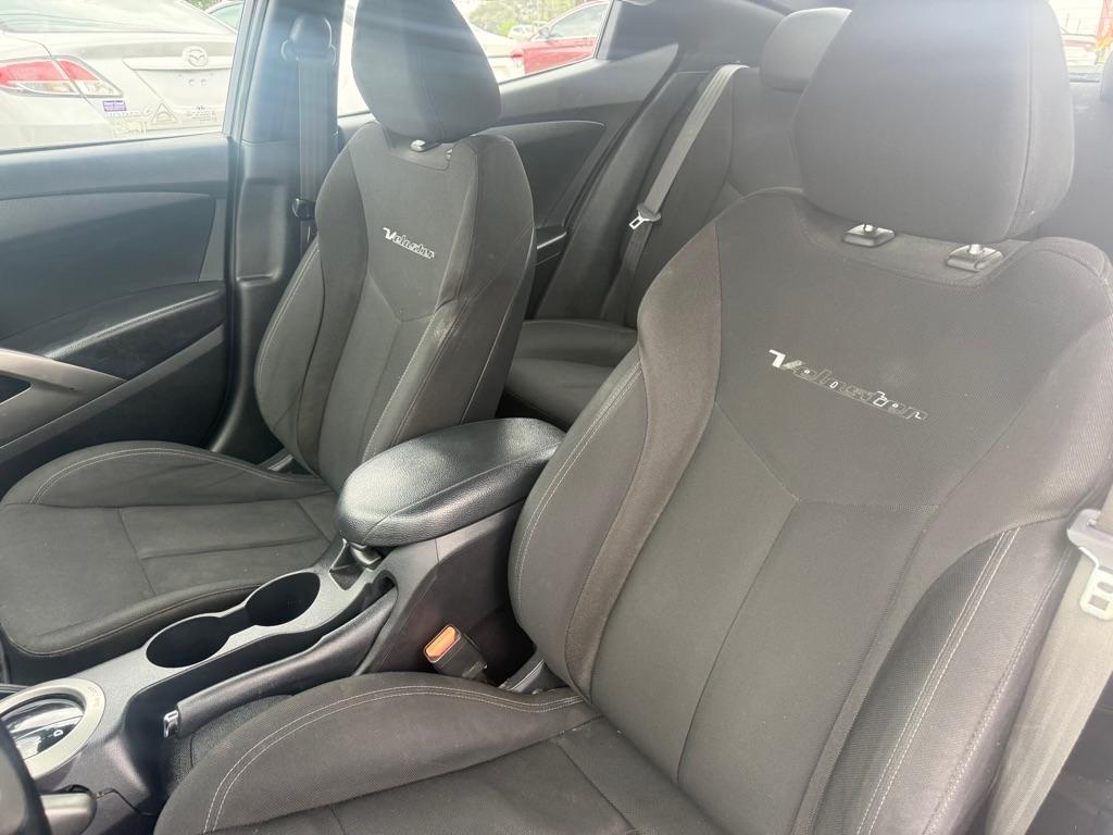 Hyundai Veloster Base 6MT 2017