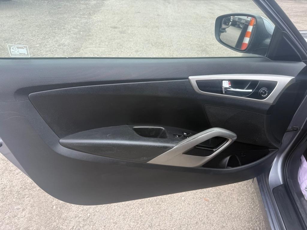 Hyundai Veloster Base 6MT 2017