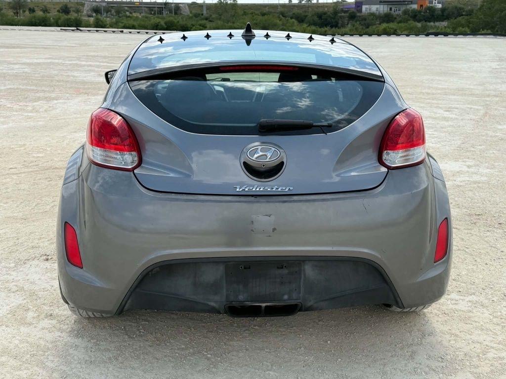 Hyundai Veloster Base 6MT 2017
