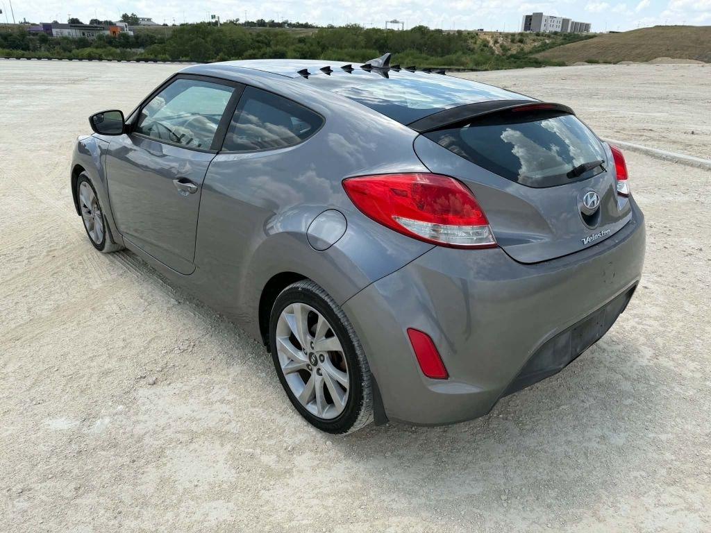 Hyundai Veloster Base 6MT 2017
