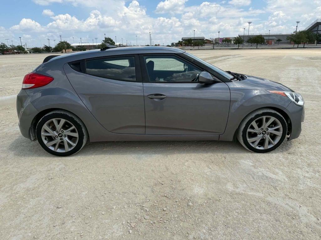 Hyundai Veloster Base 6MT 2017