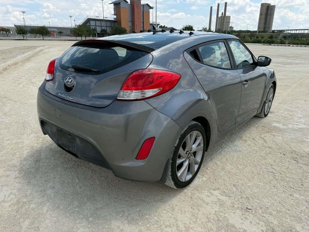 Hyundai Veloster Base 6MT 2017