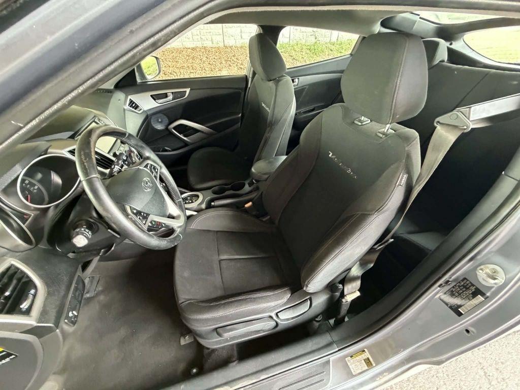 Hyundai Veloster Base 6MT 2017