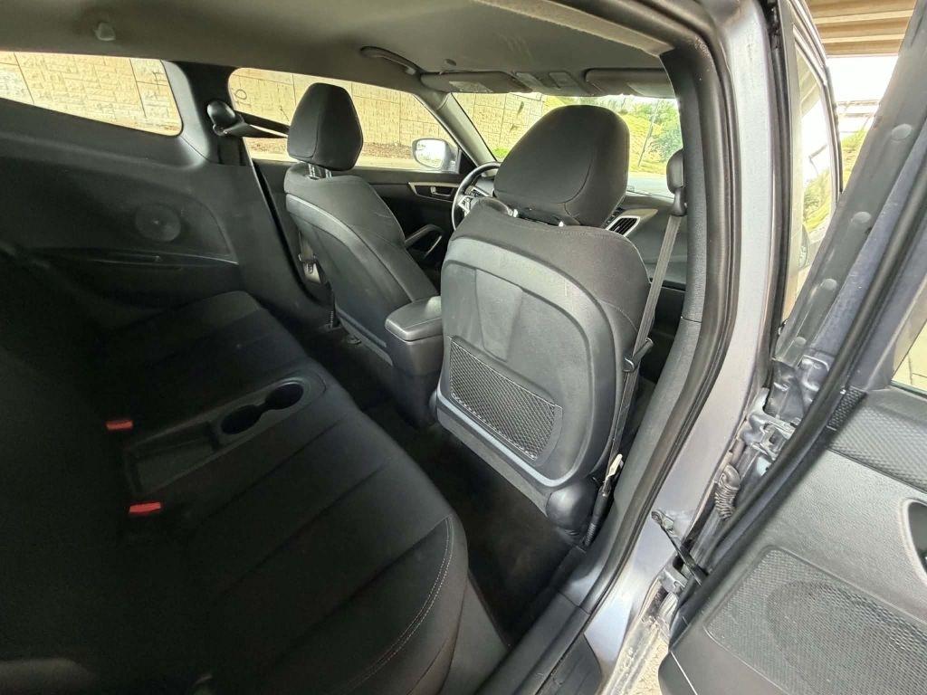 Hyundai Veloster Base 6MT 2017