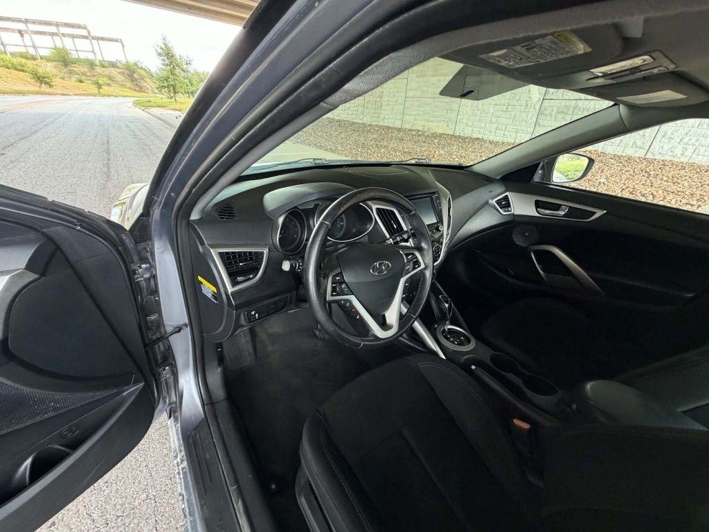 Hyundai Veloster Base 6MT 2017