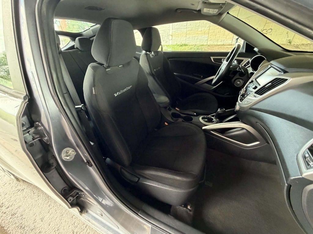 Hyundai Veloster Base 6MT 2017