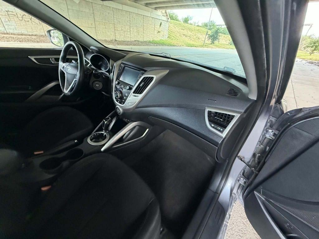 Hyundai Veloster Base 6MT 2017