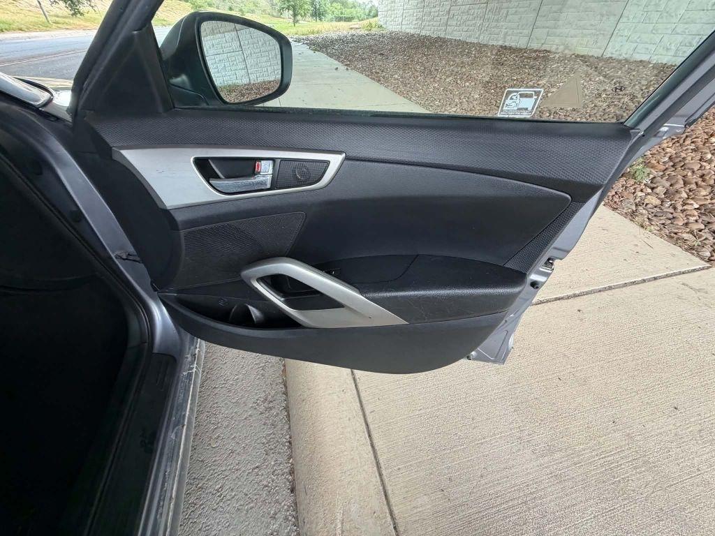 Hyundai Veloster Base 6MT 2017