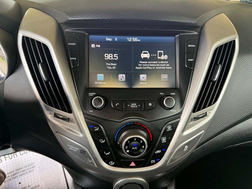 Hyundai Veloster Base 6MT 2017