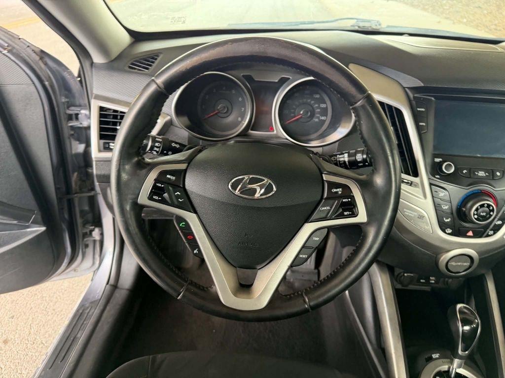 Hyundai Veloster Base 6MT 2017