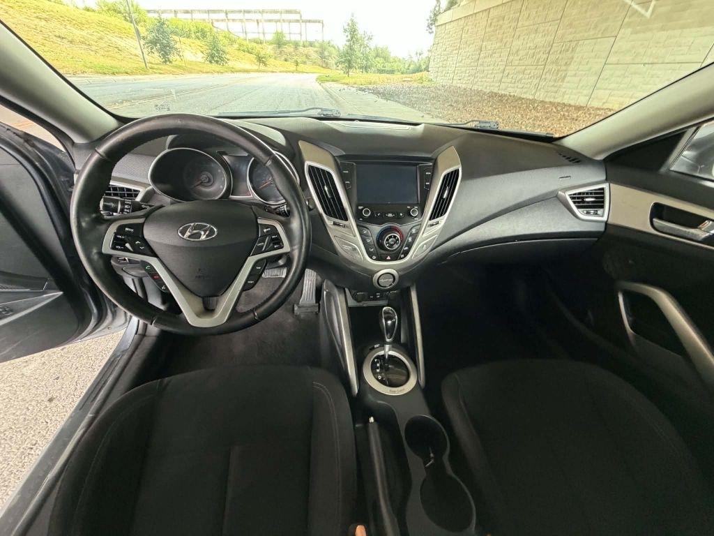 Hyundai Veloster Base 6MT 2017