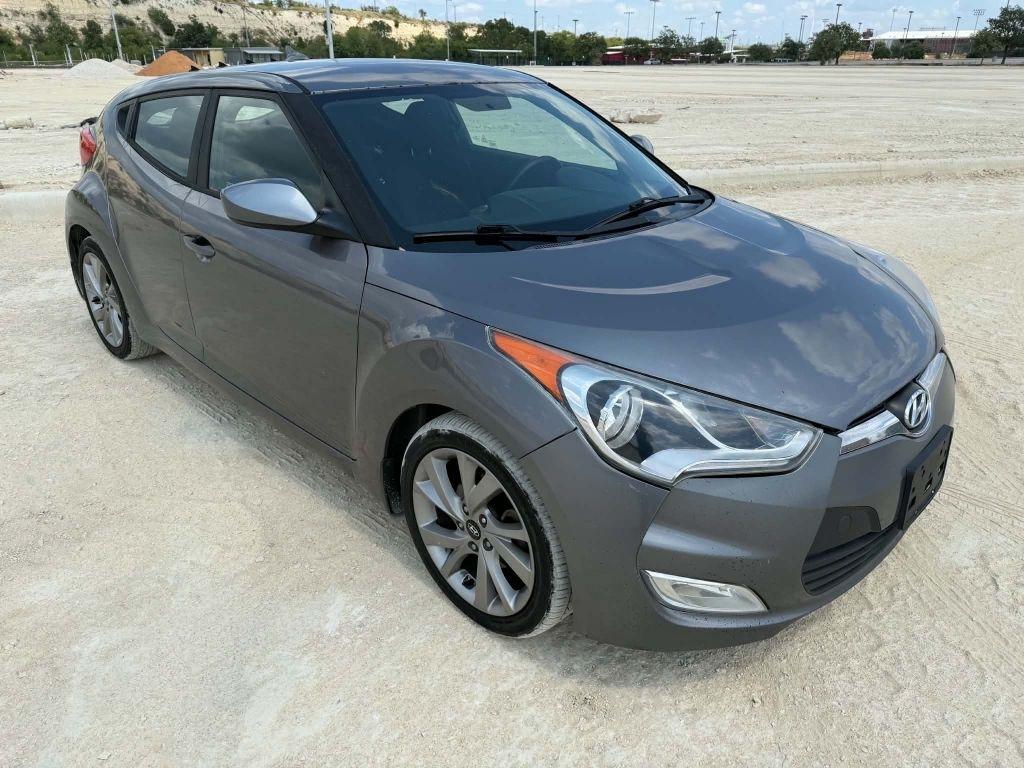 Hyundai Veloster Base 6MT 2017
