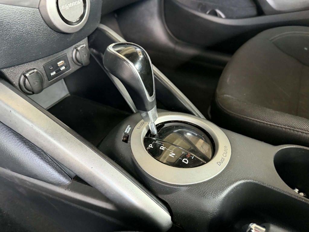 Hyundai Veloster Base 6MT 2017