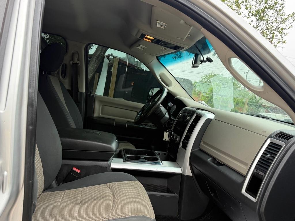 Dodge 2500 SLT Mega Cab 4WD 2012