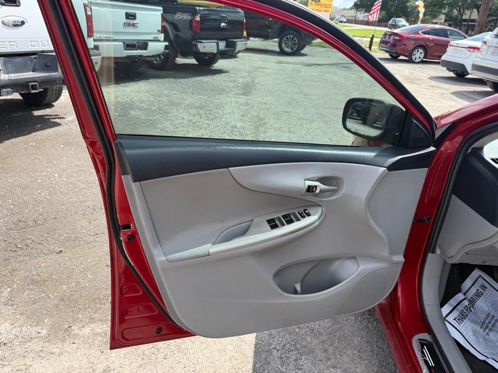 Toyota Corolla S 5-Speed MT 2012